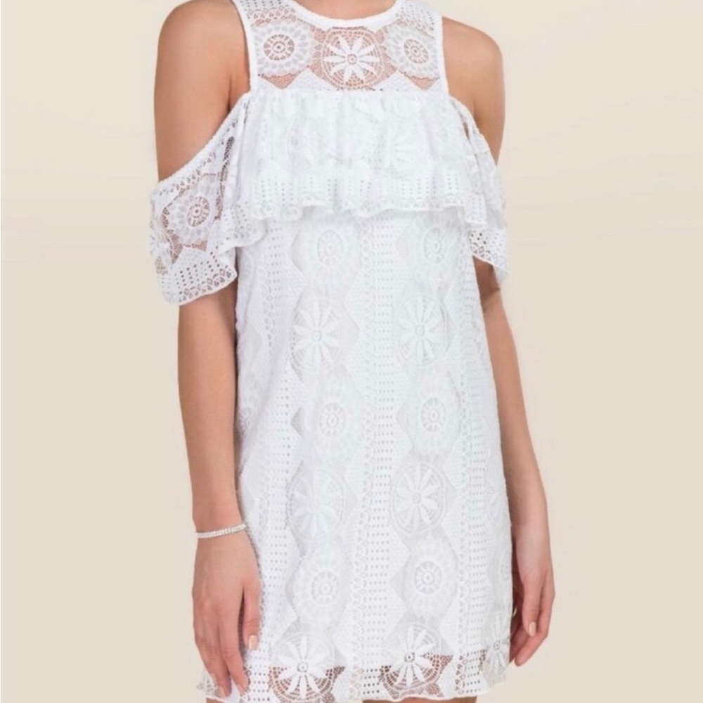 Francesca’s white lace dress